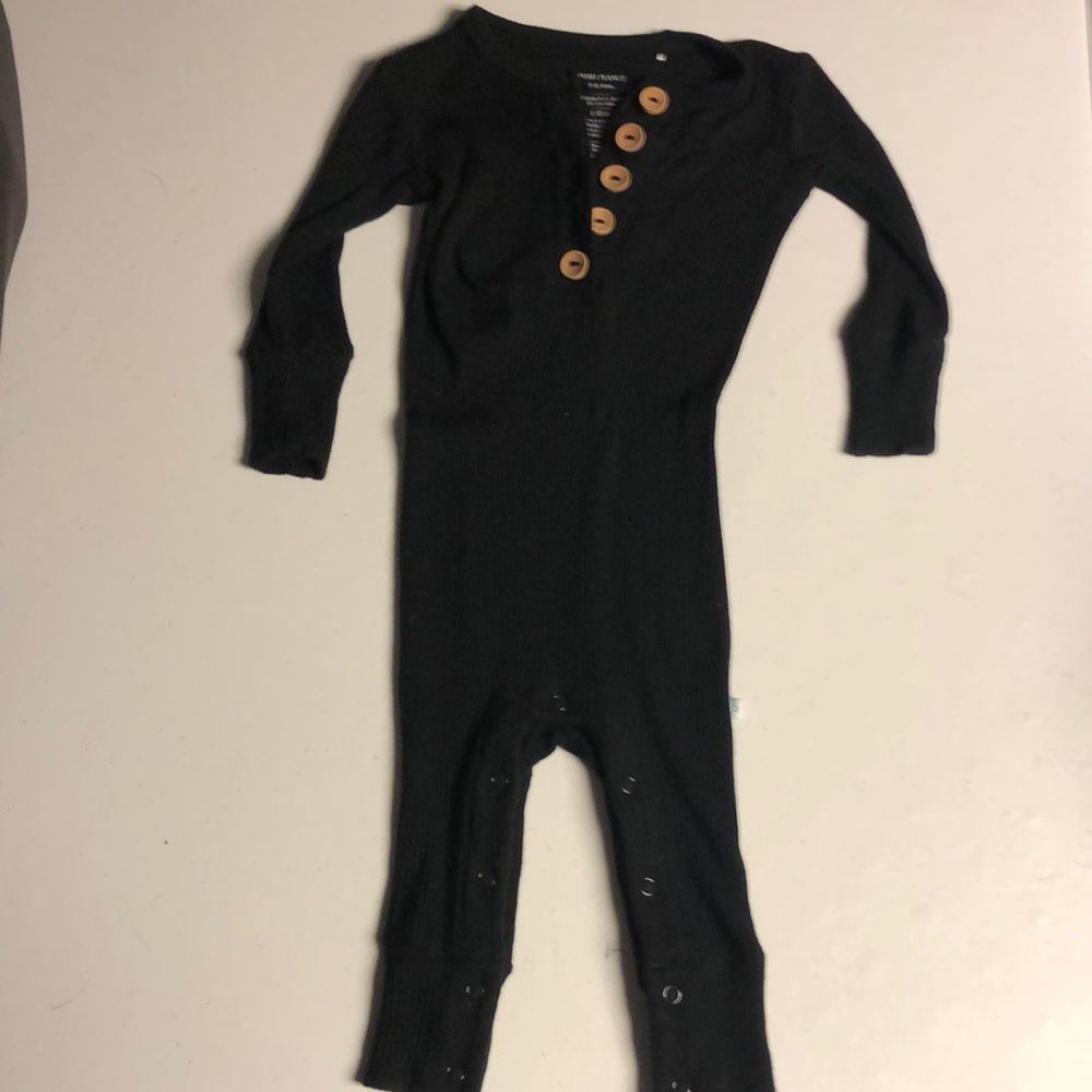 Posh peanut black rib romper